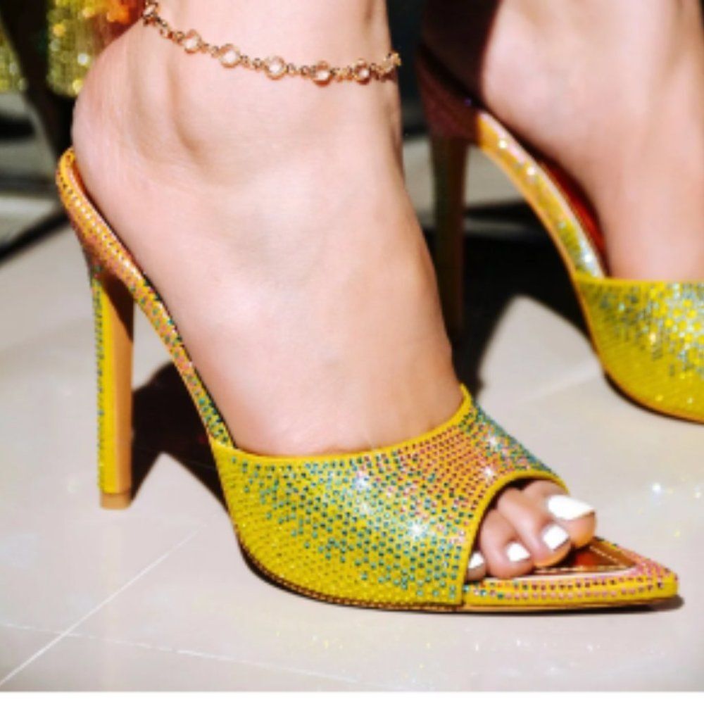 CAPE ROBBIN KAMERON SIZE 7.5 heels